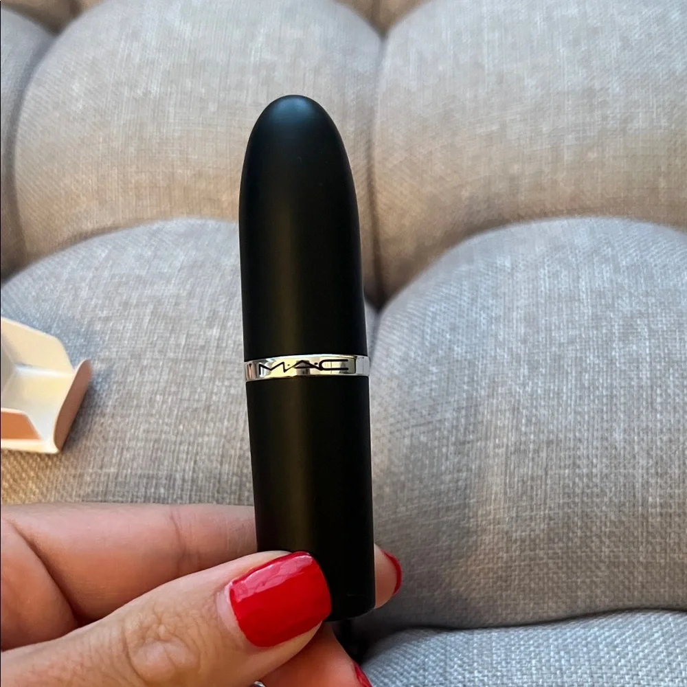 M·A·CXIMAL SLEEK SATIN LIPSTICK Crème D’Nude Brand New in Box